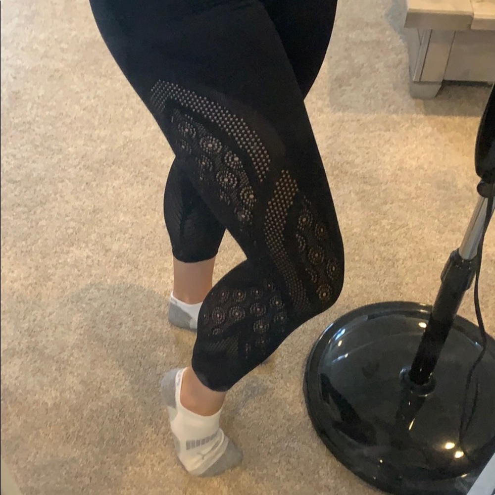 Warp knit mid-rise jacquard legging